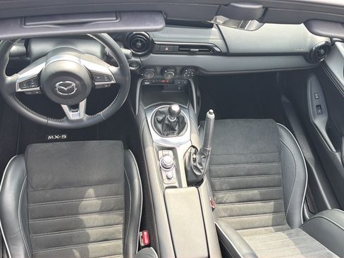 Certified 2024 MAZDA MX-5 Miata RF Club RWD image 28