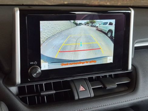 Used 2025 Toyota RAV4 XLE AWD/4WD image 21