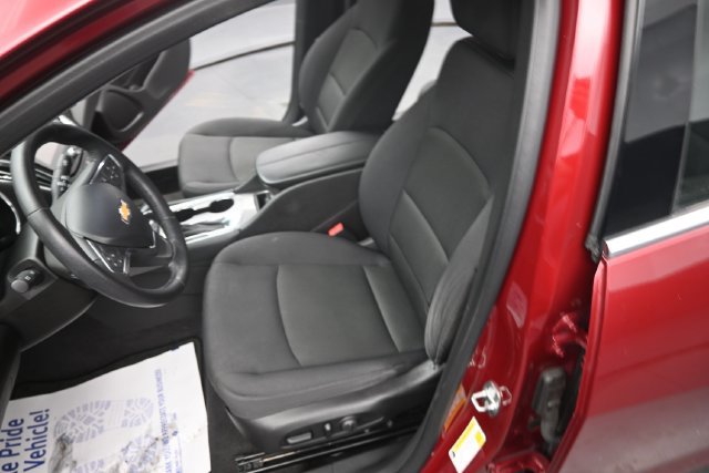 Used 2017 Chevrolet Malibu LT FWD image 17