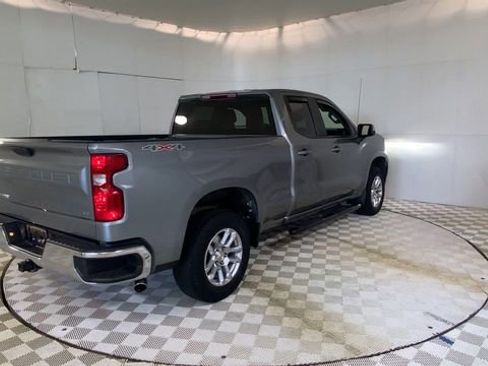 Used 2023 Chevrolet Silverado 1500 LT AWD/4WD image 3
