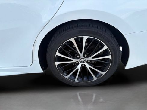 Used 2018 Toyota Camry SE FWD image 32