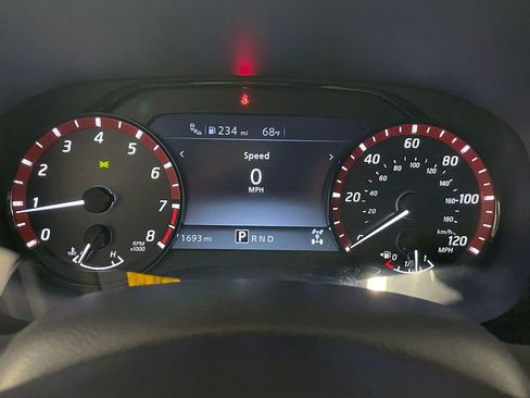 Used 2025 Nissan Frontier PRO-4X image 6