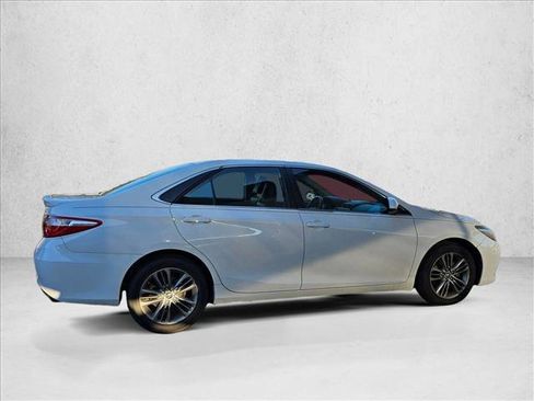 Used 2015 Toyota Camry SE image 4