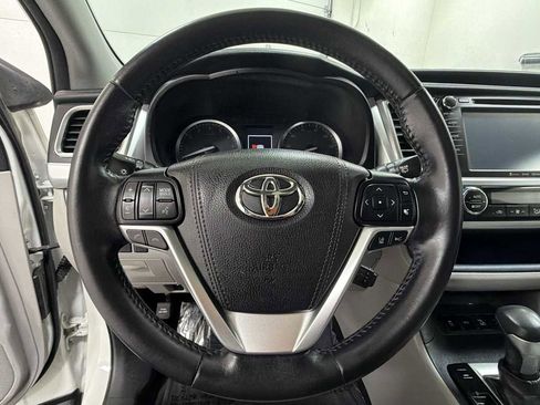 Used 2017 Toyota Highlander XLE image 16