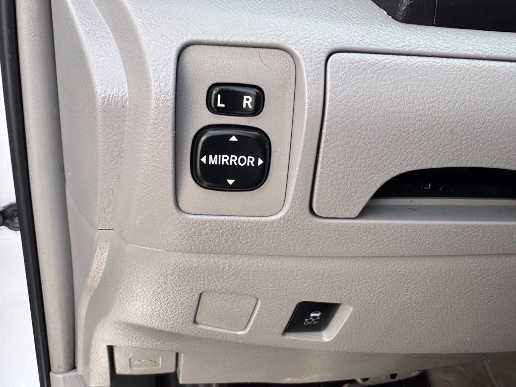 Used 2010 Toyota Camry SE FWD image 23