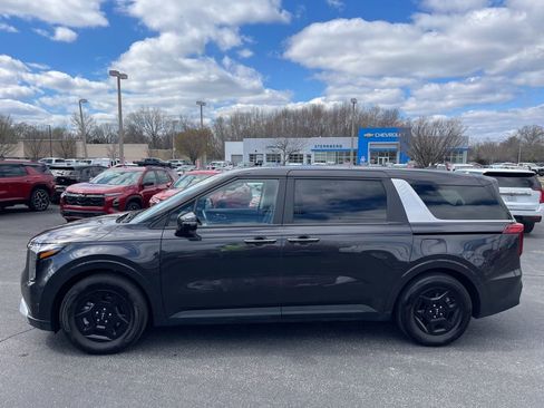 Used 2025 Kia Carnival LXS image 5