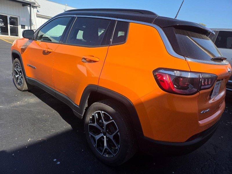 Used 2026 Jeep Compass Limited AWD/4WD image 4