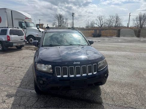 Used 2014 Jeep Compass Latitude w/ Sun/Sound Group AWD/4WD image 8