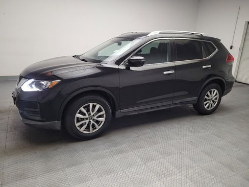 Used 2018 Nissan Rogue SV FWD image 2