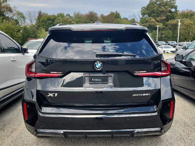Used 2024 BMW X1 xDrive28i w/ M Sport Package AWD/4WD image 3