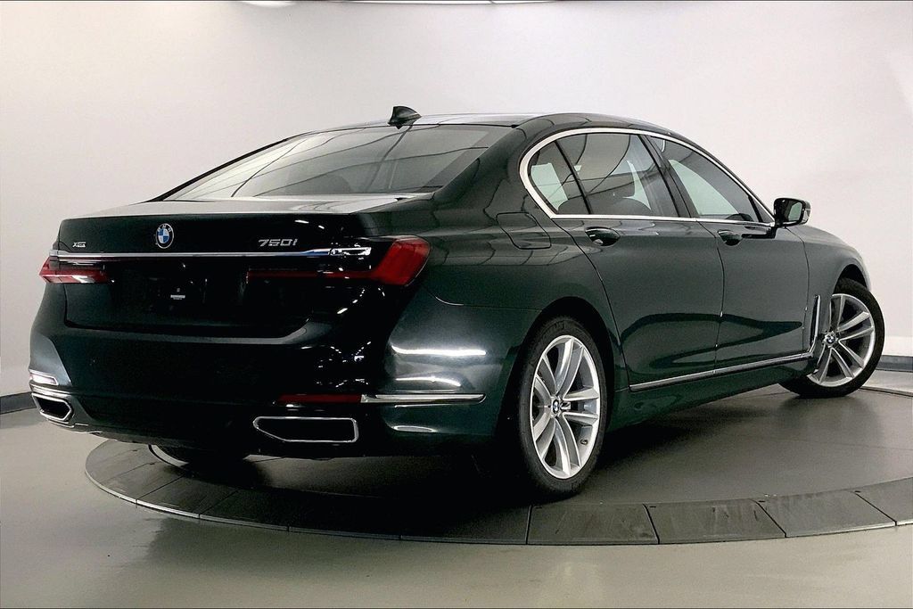 Used 2022 BMW 750i xDrive w/ Luxury Rear Seating Package AWD/4WD image 12
