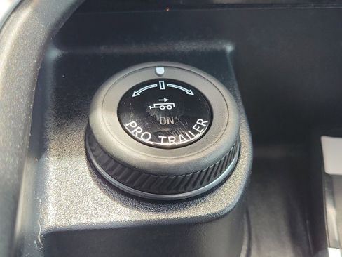 Used 2025 Ford Expedition Active RWD image 35