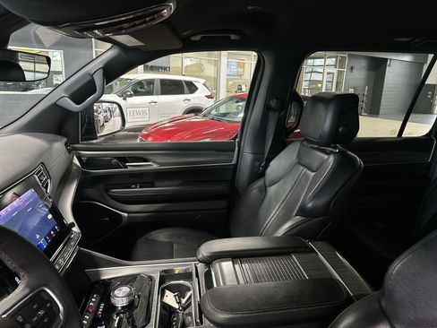 Used 2024 Jeep Wagoneer Series II image 3