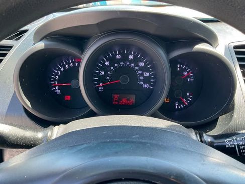 Used 2013 Kia Soul FWD image 9