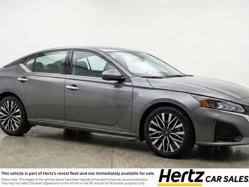 Used 2025 Nissan Altima 2.5 SV image 1