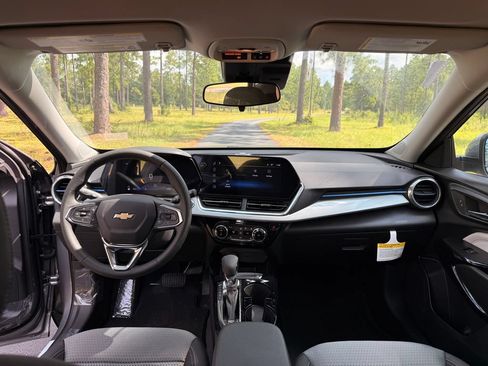 New 2026 Chevrolet Trax LT w/ Driver Confidence Package FWD image 15