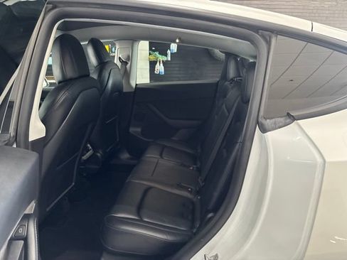 Used 2021 Tesla Model Y Long Range AWD/4WD image 27
