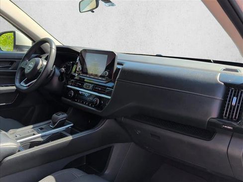 Used 2024 Nissan Pathfinder SV FWD image 24