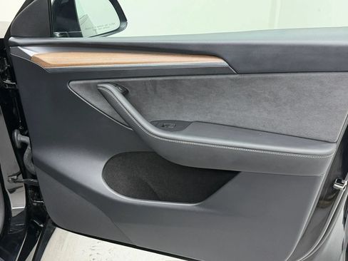 Used 2024 Tesla Model Y 2WD image 26
