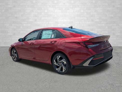 Used 2025 Hyundai Elantra Sport FWD image 4