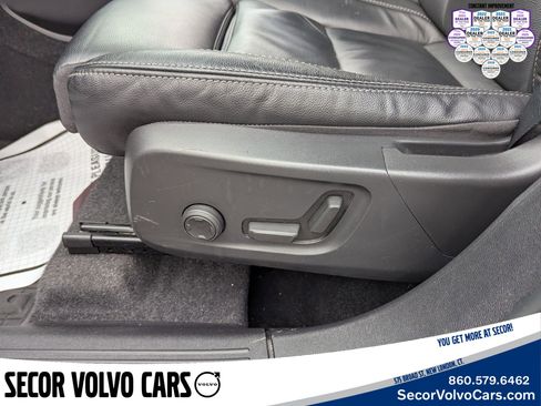 Certified 2023 Volvo XC40 B5 Plus image 9