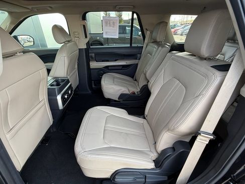 Used 2024 Ford Expedition Limited image 12