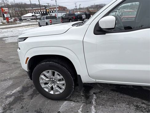 Used 2022 Nissan Frontier SV w/ Technology Package image 8