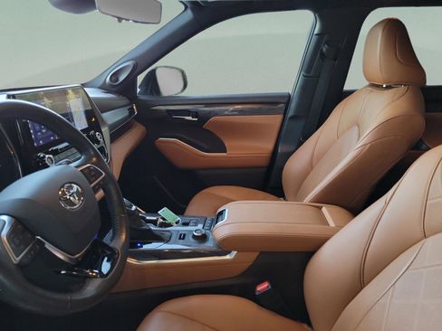 Used 2020 Toyota Highlander Platinum image 21