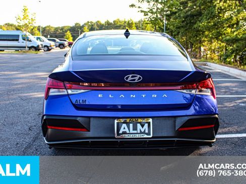Used 2025 Hyundai Elantra SEL FWD image 10