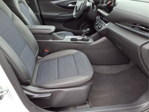 Used 2025 Buick Envista Preferred FWD image 21