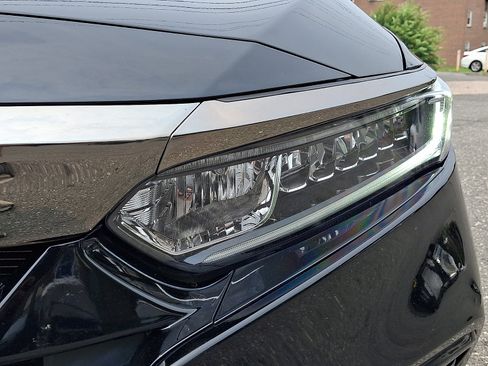 Used 2019 Honda Accord Sport image 9