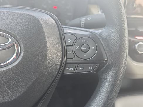 Used 2025 Toyota Corolla LE FWD image 17