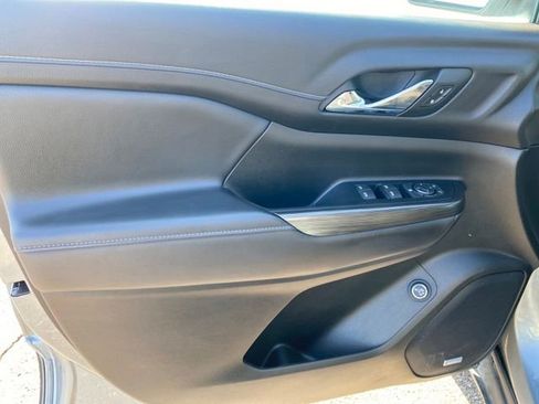 Certified 2023 GMC Acadia SLT image 15