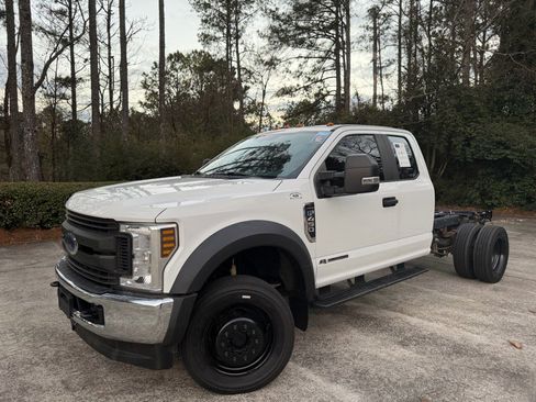Used 2019 Ford F450 XL w/ XL Value Package image 3