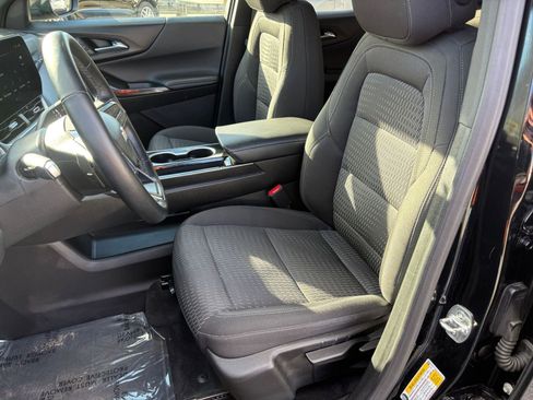 Used 2025 Chevrolet Equinox LT image 32