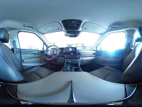 Used 2026 Kia Carnival FWD image 40