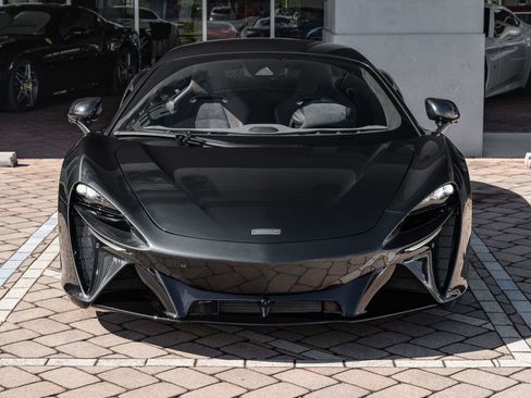 Used 2025 McLaren Artura RWD image 22