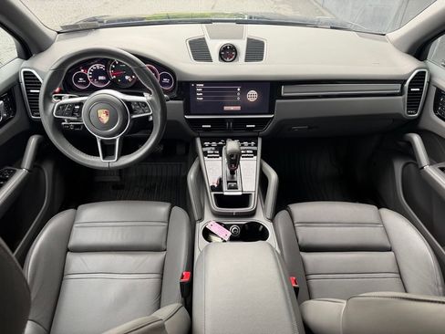 Certified 2023 Porsche Cayenne Platinum Edition AWD/4WD image 17
