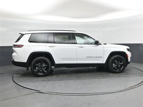 New 2025 Jeep Grand Cherokee L Limited w/ Black Appearance Package image 2