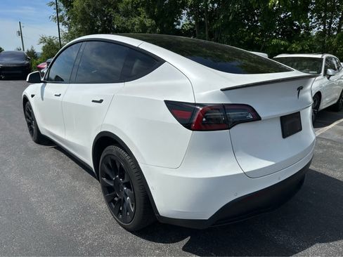 Used 2022 Tesla Model Y Long Range AWD/4WD image 3