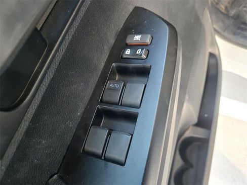 Used 2018 Toyota Tundra SR image 29