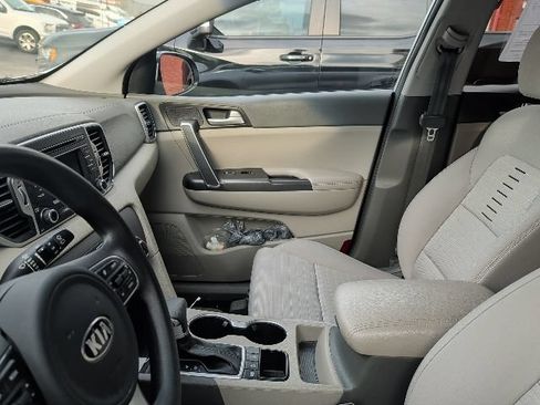 Used 2018 Kia Sportage LX AWD/4WD image 6