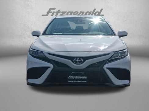 Used 2021 Toyota Camry SE FWD image 3