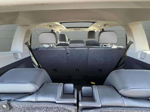 Used 2019 Volkswagen Tiguan SE w/ Panoramic Sunroof Package image 18