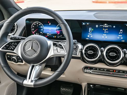 New 2026 Mercedes-Benz GLB 250 image 22