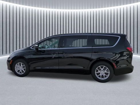 New 2026 Chrysler Pacifica Select image 14