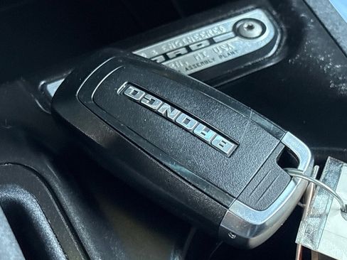 Used 2023 Ford Bronco Black Diamond w/ Sasquatch Package image 48