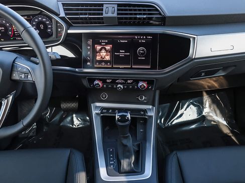 New 2025 Audi Q3 2.0T Premium image 17