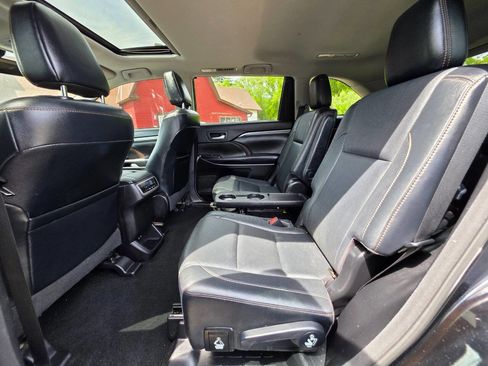 Used 2017 Toyota Highlander Limited AWD/4WD image 21