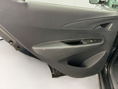 Used 2018 Chevrolet Bolt Premier w/ Driver Confidence II Package image 26